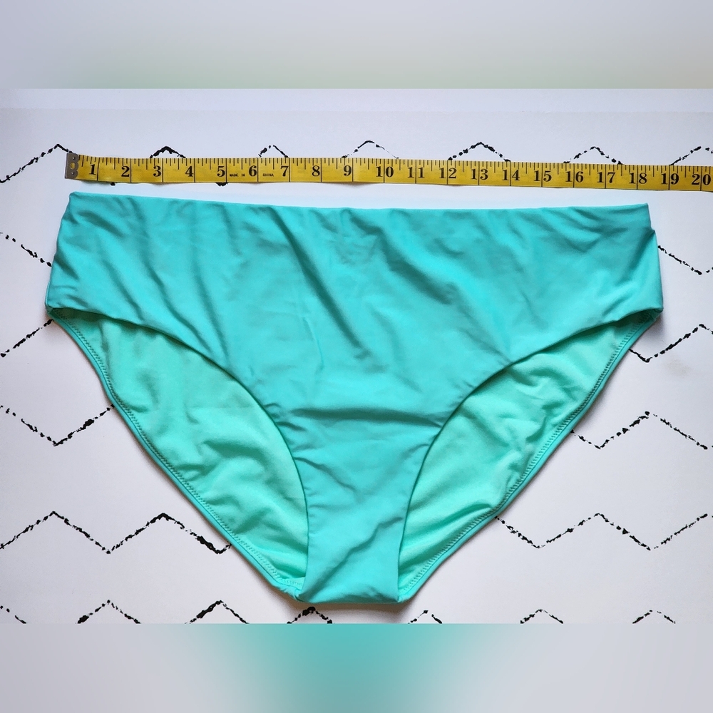 Mid rise bikini bottom